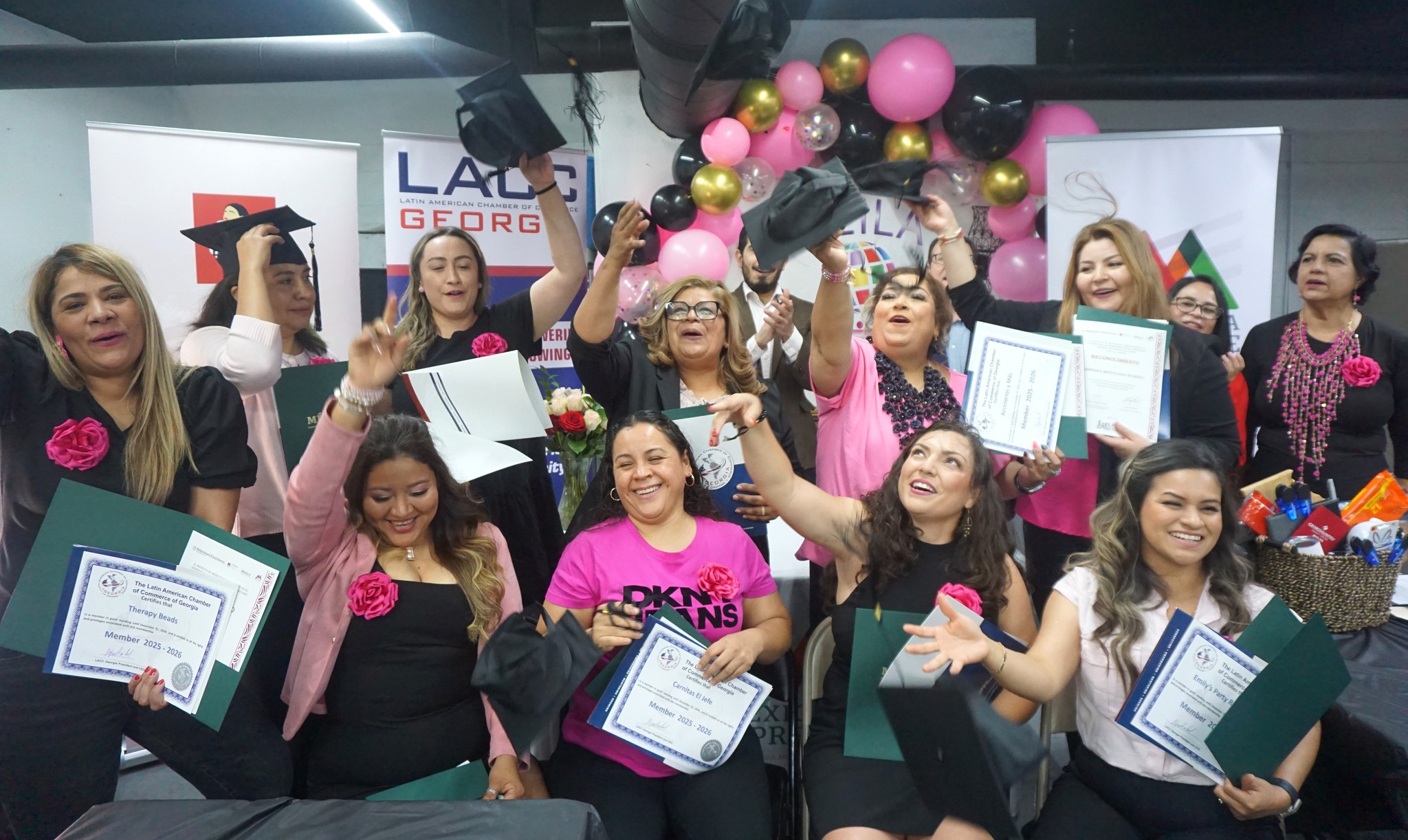 ¡Sí se pudo! Mujeres emprendedoras celebran su graduación en Dalton